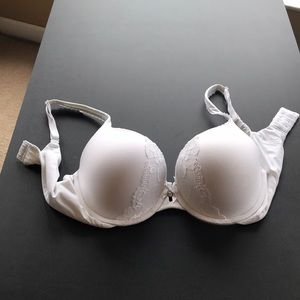 Victoria’s Secret Body by Victoria White 36C Bra